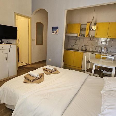 Studio Apartment Kiki For 2, Near Old Town & Beach, Free Wifi Zadar Bagian luar foto
