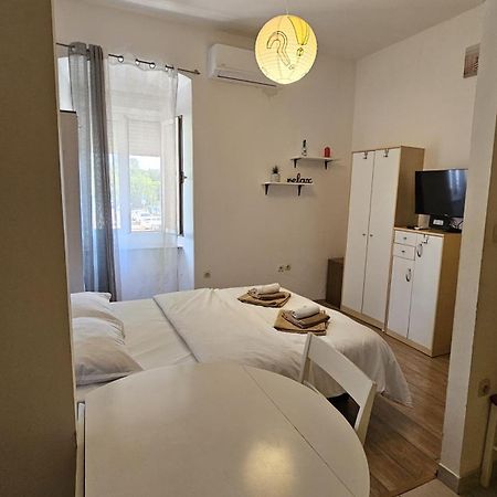 Studio Apartment Kiki For 2, Near Old Town & Beach, Free Wifi Zadar Bagian luar foto