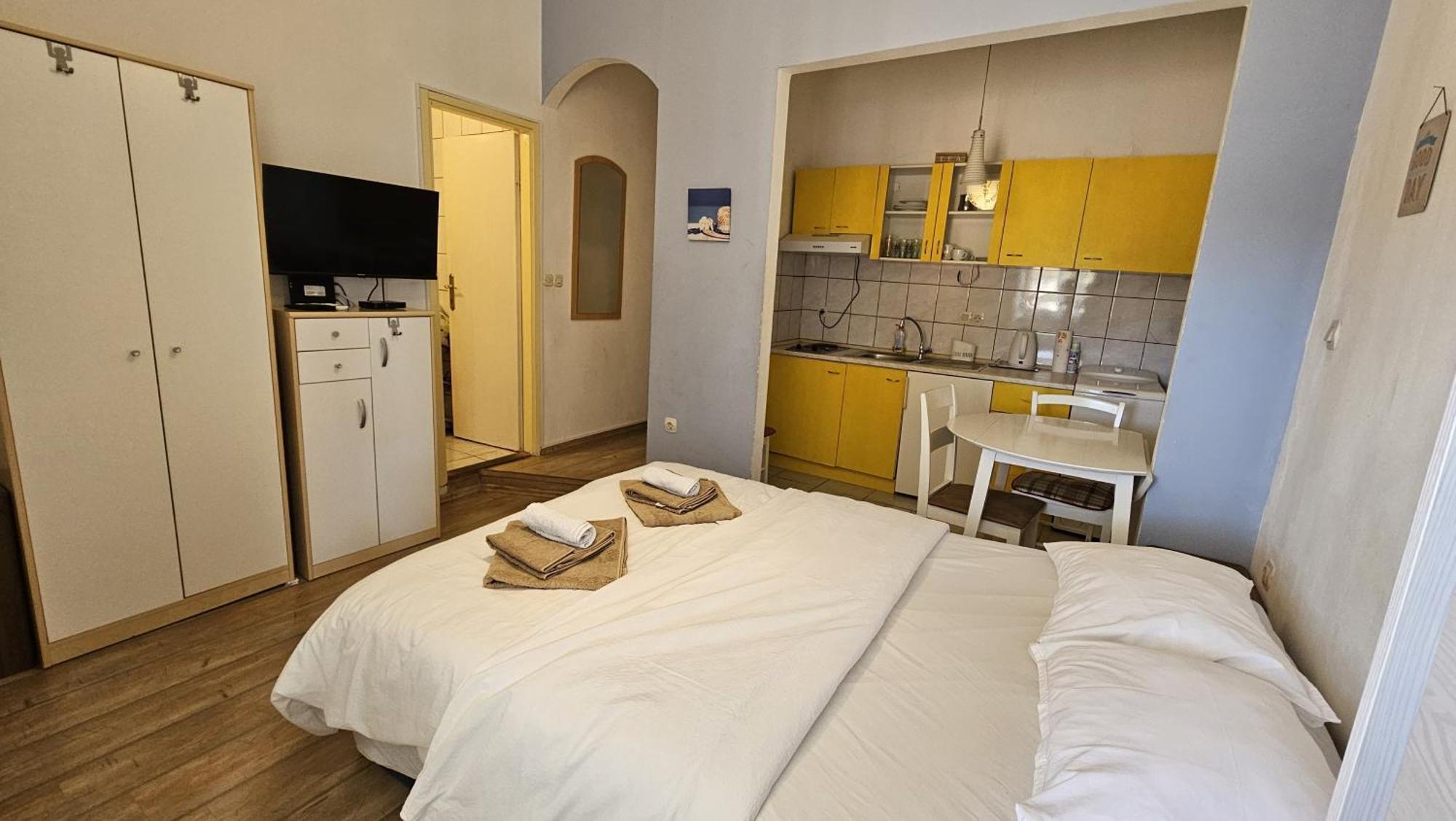 Studio Apartment Kiki For 2, Near Old Town & Beach, Free Wifi Zadar Bagian luar foto