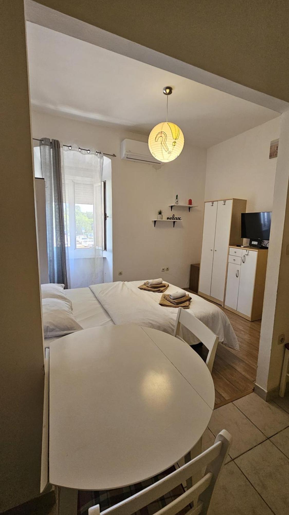 Studio Apartment Kiki For 2, Near Old Town & Beach, Free Wifi Zadar Bagian luar foto