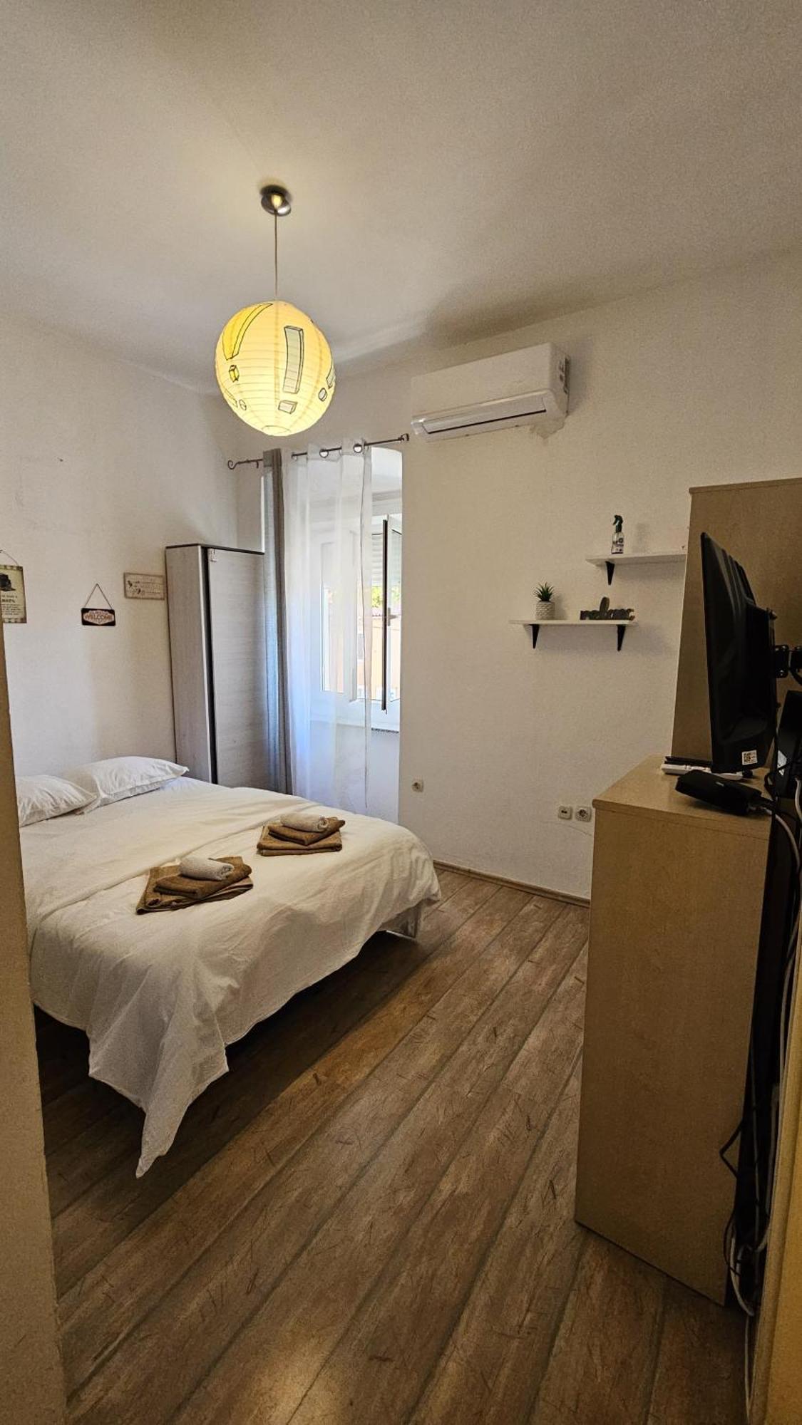 Studio Apartment Kiki For 2, Near Old Town & Beach, Free Wifi Zadar Bagian luar foto